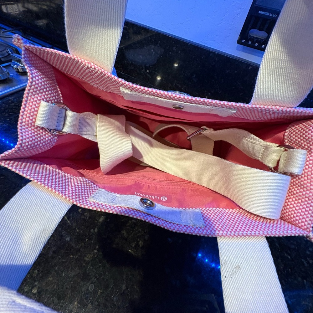 Lululemon mini tote Exclusive Australia Released ONLY PINK - Picture 8 of 13